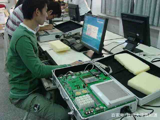 大學里那些“痛并快樂著”的專業 5個看似苦逼但畢業薪酬高的選擇，計算機技術咨詢為你解析